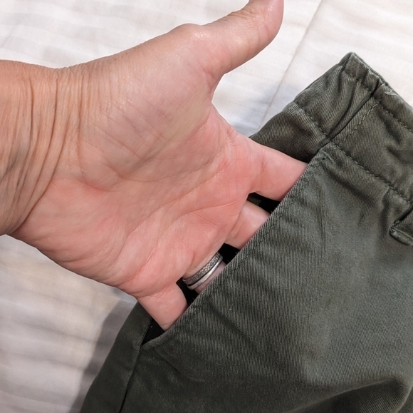 LAND'S End army green shorts with adjustable waist size 8 Short - Picture 3 of 9